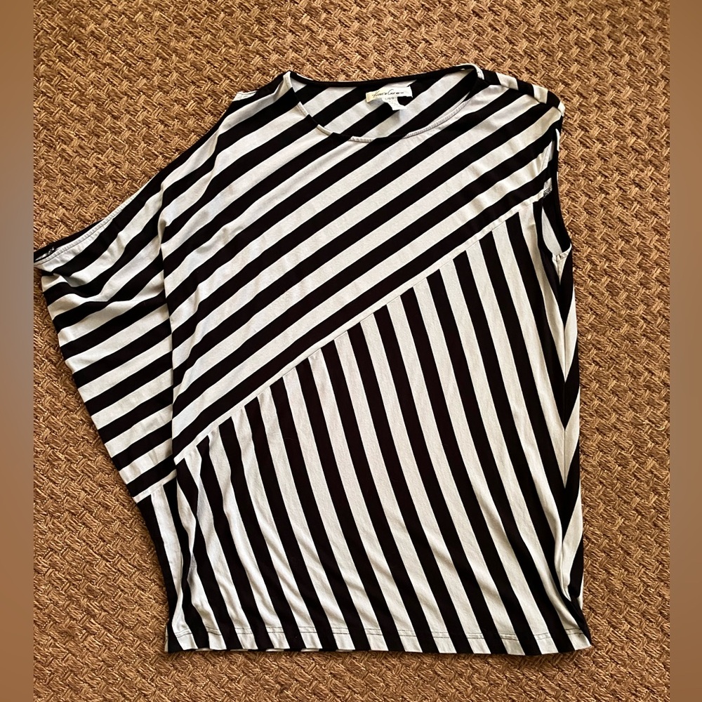 Kenneth Cole women’s top